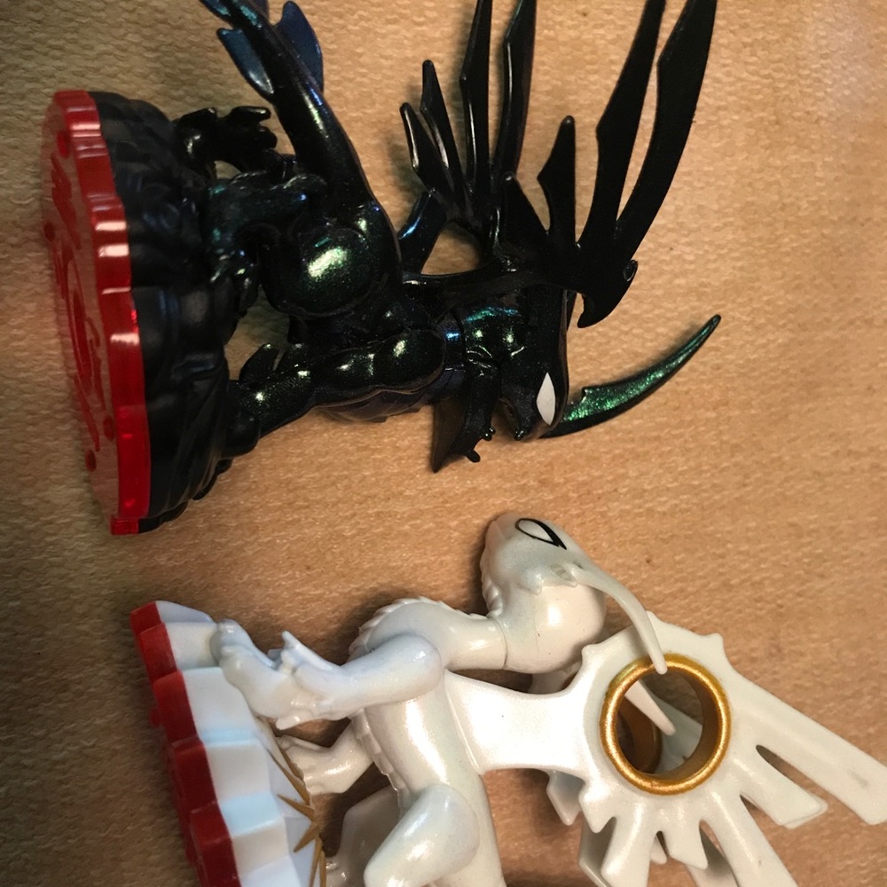 Skylander Black and White Dragons